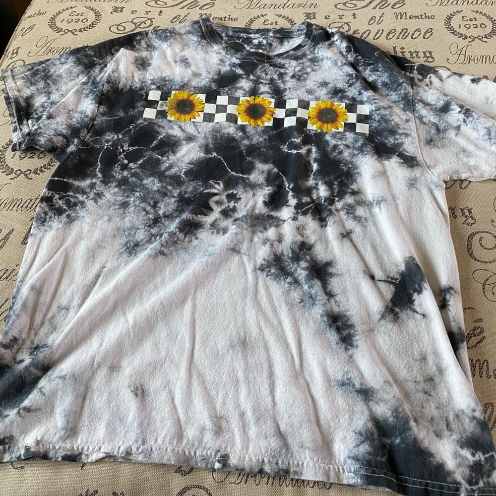 Rue 21 T shirt